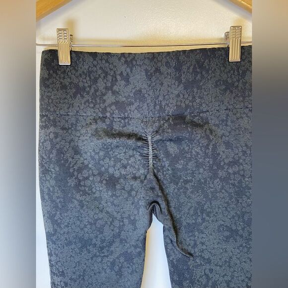 Gymshark Charcoal Black Adapt Camo Seamless Leggings. Size small - Picture 5 of 8